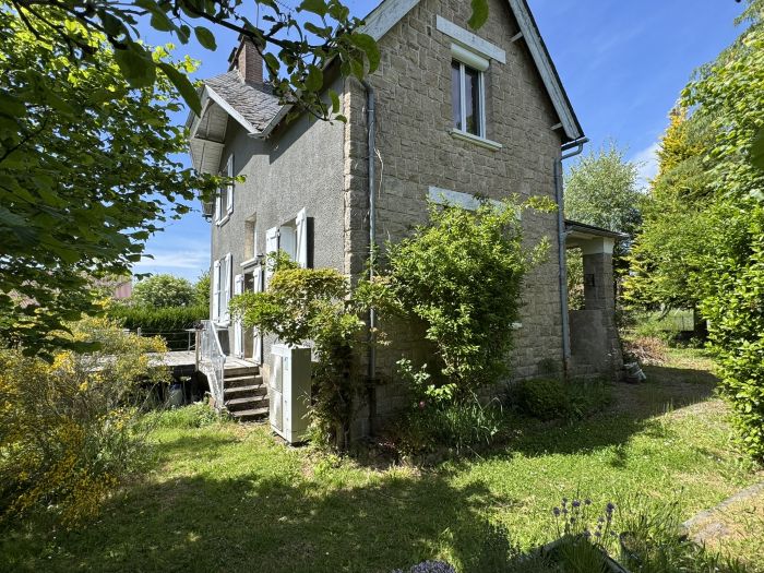 MONTAIGNAC-SUR-DOUSTRE : vente vente de 5 pi&egrave;ces - grande image 2