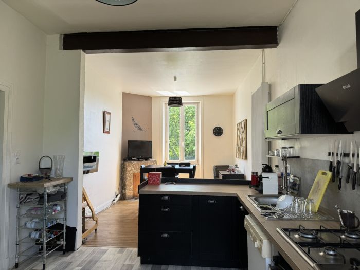 MONTAIGNAC-SUR-DOUSTRE : vente vente de 5 pi&egrave;ces - grande image 5