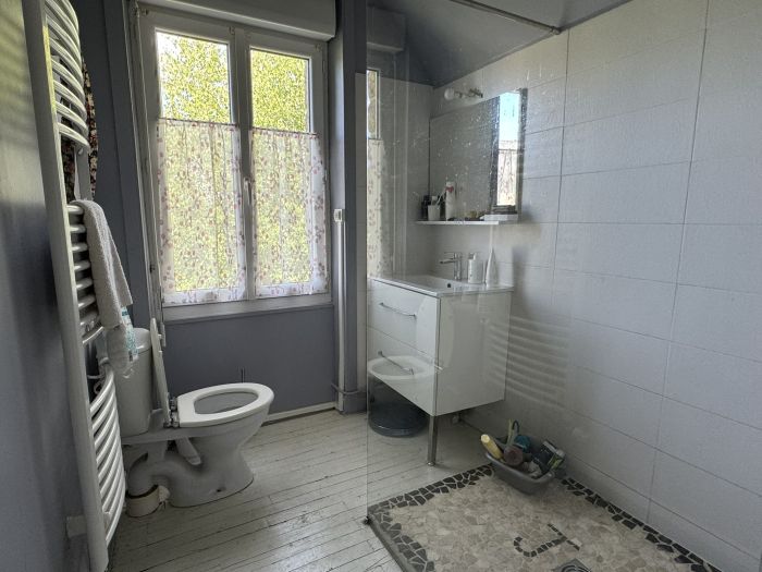 MONTAIGNAC-SUR-DOUSTRE : vente vente de 5 pi&egrave;ces - grande image 9