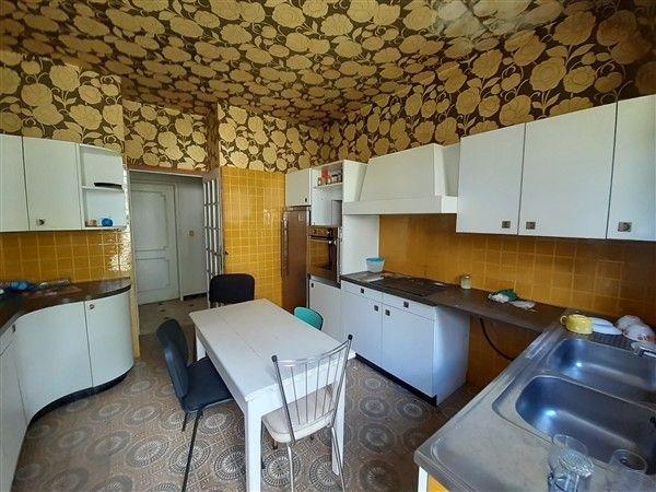 ARGENTAT, plein centre-ville : vente vente de 18 pi&egrave;ces - grande image 10