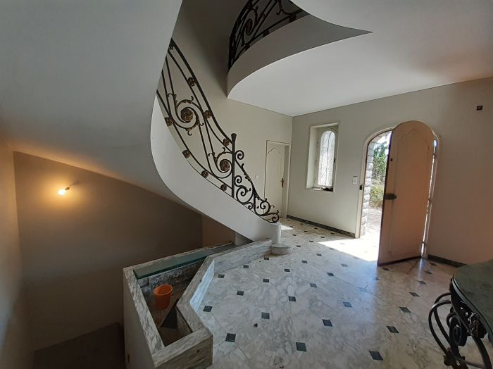 ARGENTAT, plein centre-ville : vente vente de 18 pi&egrave;ces - grande image 2