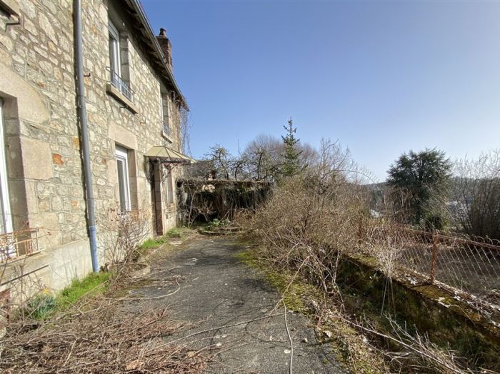 Meymac Centre Ville : vente vente de 5 pi&egrave;ces - grande image 2