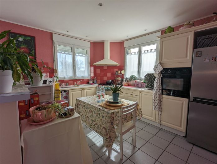 Ussel : vente vente de 6 pi&egrave;ces - grande image 2