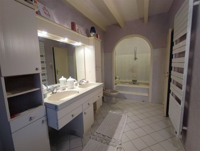 Ussel : vente vente de 9 pi&egrave;ces - grande image 8