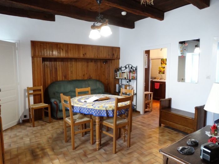 Centre Ville de Meymac : vente vente de 3 pi&egrave;ces - grande image 2