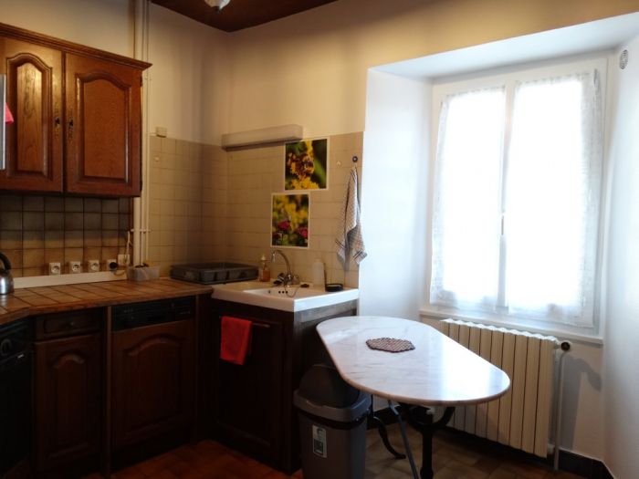 Centre Ville de Meymac : vente vente de 3 pi&egrave;ces - grande image 3