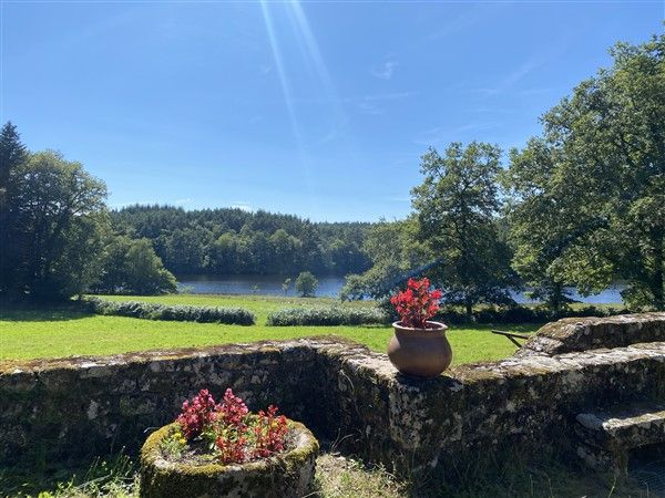 AVEC VUE PANORAMIQUE SUR L'ETANG ET A L'ABRI DES REGARDS : vente vente  - grande image 4