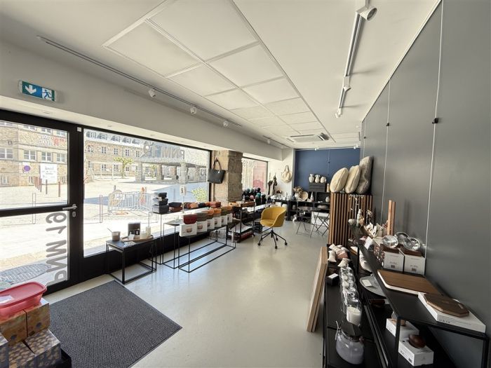 Centre Ville, Place de l'Eglise : vente vente de 4 pi&egrave;ces - grande image 2