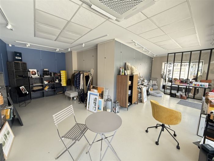 Centre Ville, Place de l'Eglise : vente vente de 4 pi&egrave;ces - grande image 3