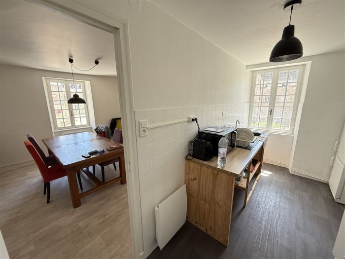 Centre Ville, Place de l'Eglise : vente vente de 4 pi&egrave;ces - grande image 5