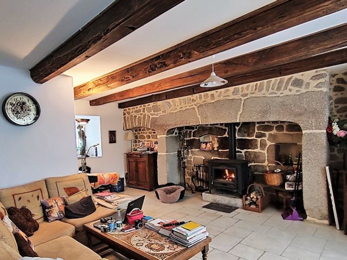 A 10 km d'Eygurande : vente vente de 5 pi&egrave;ces - grande image 2