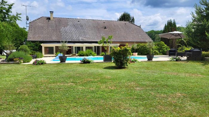 QUARTIER CALME D'EGLETONS : vente vente de 8 pi&egrave;ces - grande image 2