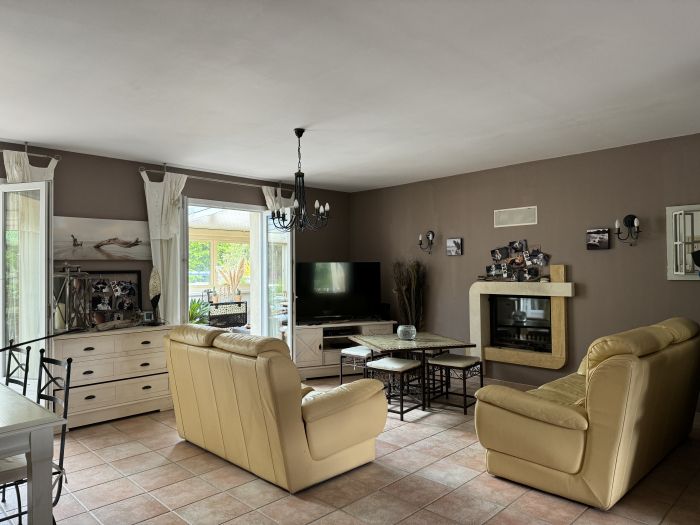 QUARTIER CALME D'EGLETONS : vente vente de 8 pi&egrave;ces - grande image 7