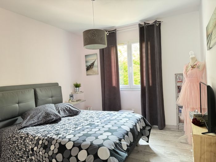 QUARTIER CALME D'EGLETONS : vente vente de 8 pi&egrave;ces - grande image 8