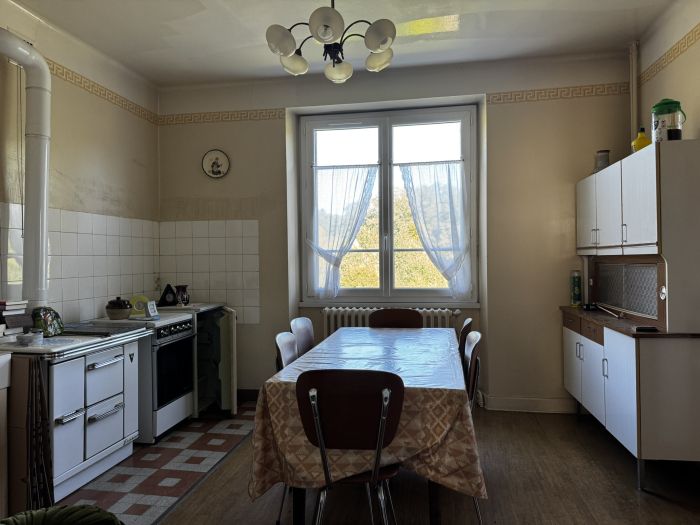 AU COEUR DU VILLAGE DE CORR&Egrave;ZE : vente vente de 9 pi&egrave;ces - grande image 4