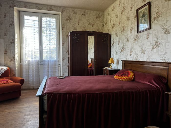 AU COEUR DU VILLAGE DE CORR&Egrave;ZE : vente vente de 9 pi&egrave;ces - grande image 6