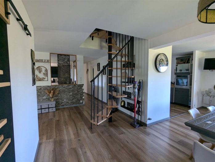 Secteur Neuvic : vente vente de 7 pi&egrave;ces - grande image 4