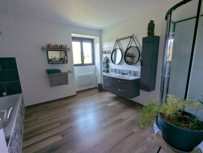 Secteur Neuvic : vente vente de 7 pi&egrave;ces - grande image 7